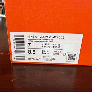 Nike Air Zoom Vomero 16